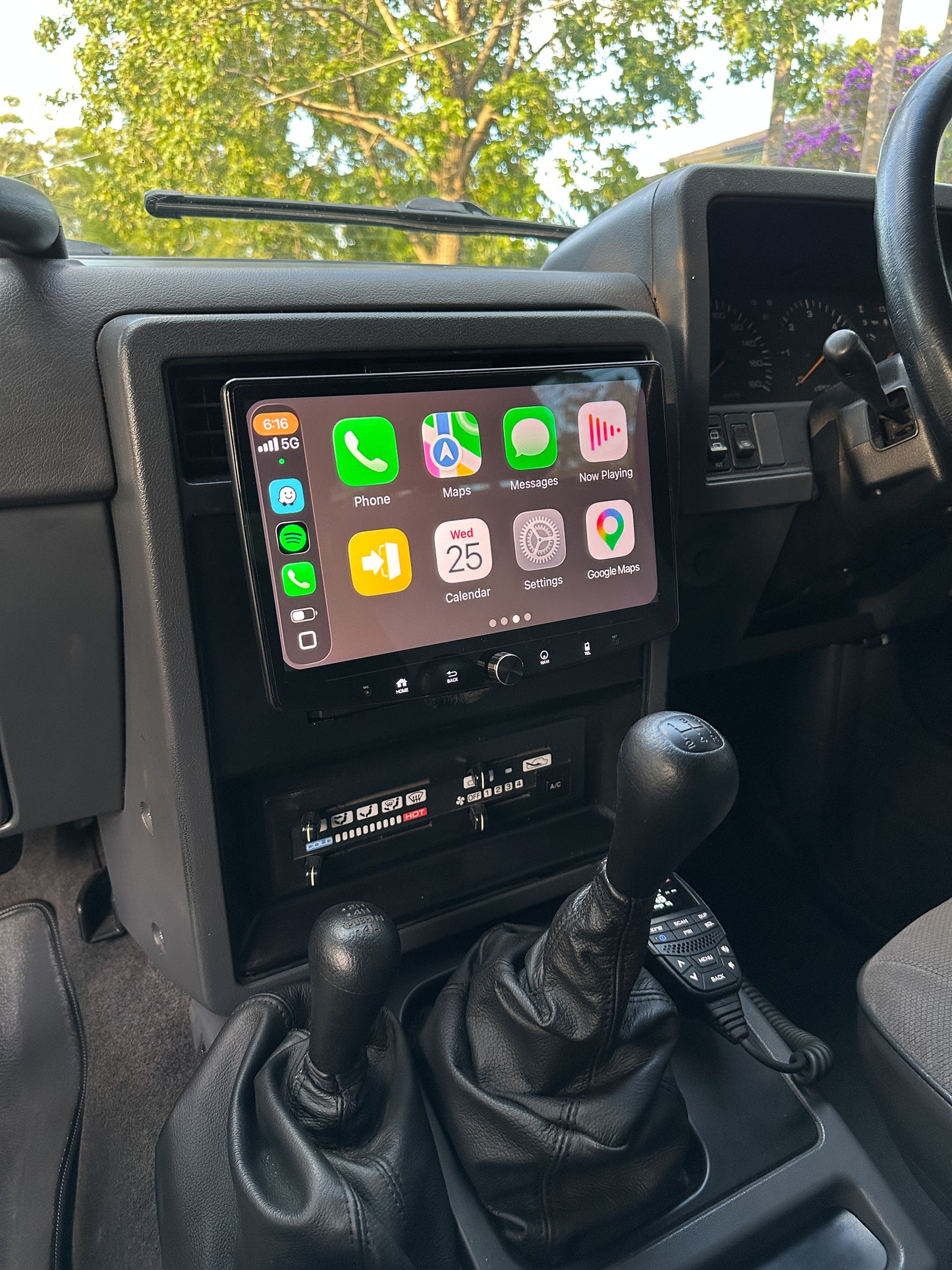 GQ dash insert+tilt headunit